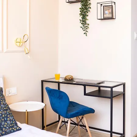 Morning Sunshine - By Upstairs Apartament